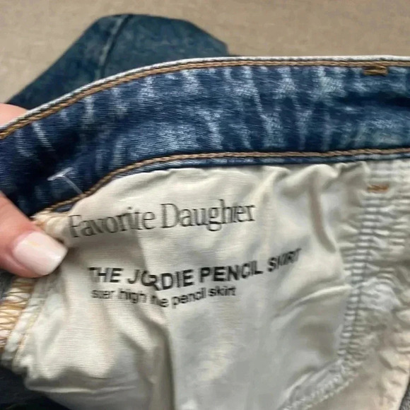 Favorite Daughter The Jordie Pencil Skirt in Iris - Picture 6 of 8